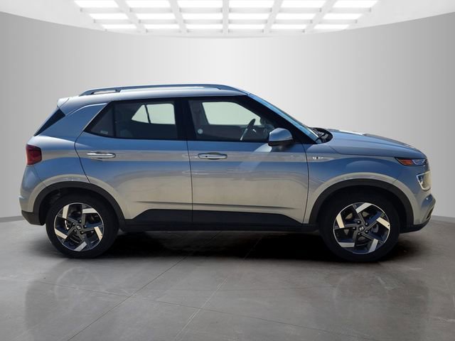 Used 2025 Hyundai Venue SEL FWD image 9