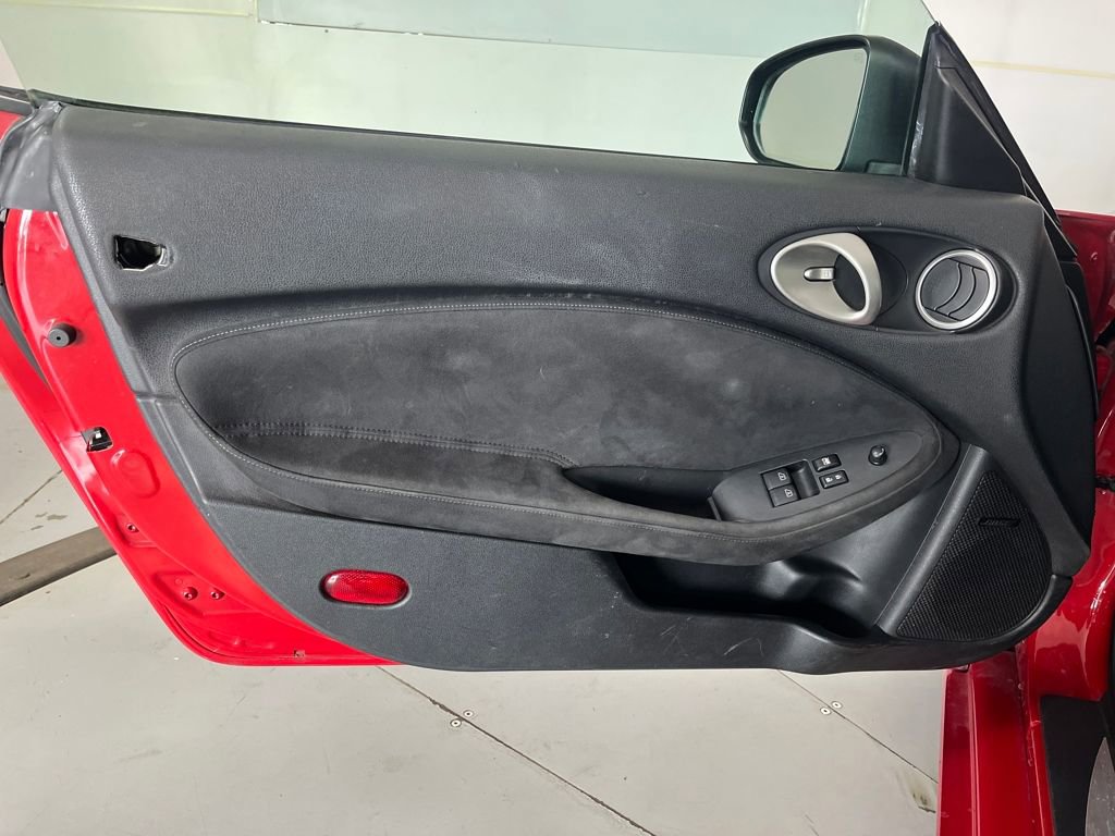 Used 2010 Nissan 370Z Touring w/ Sport Pkg image 22