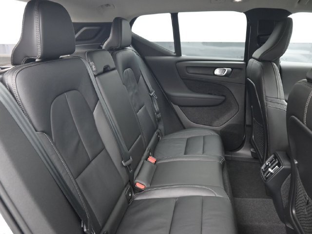 Used 2024 Volvo XC40 B5 Plus AWD/4WD image 30