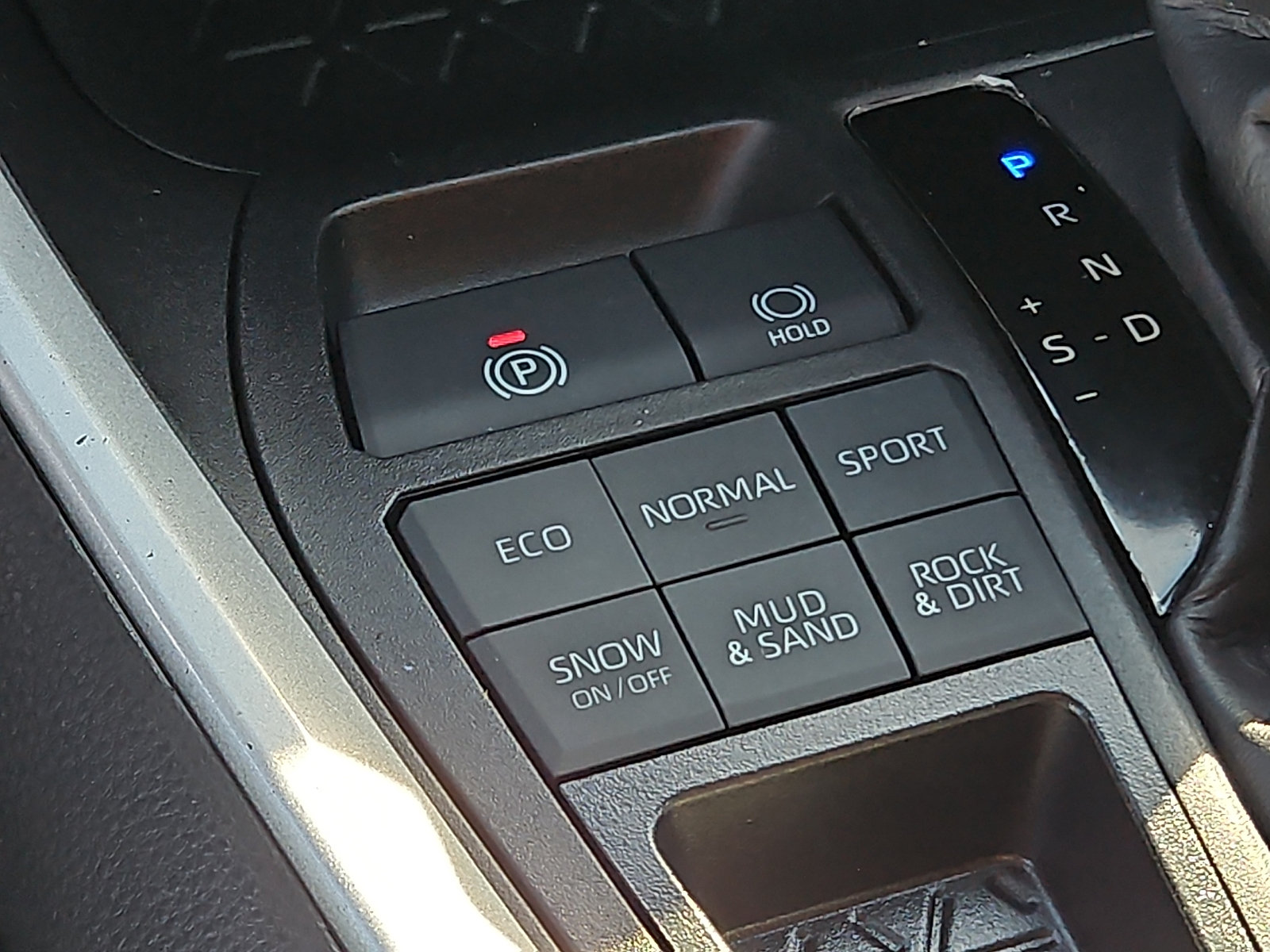 Used 2024 Toyota RAV4 LE AWD/4WD image 23