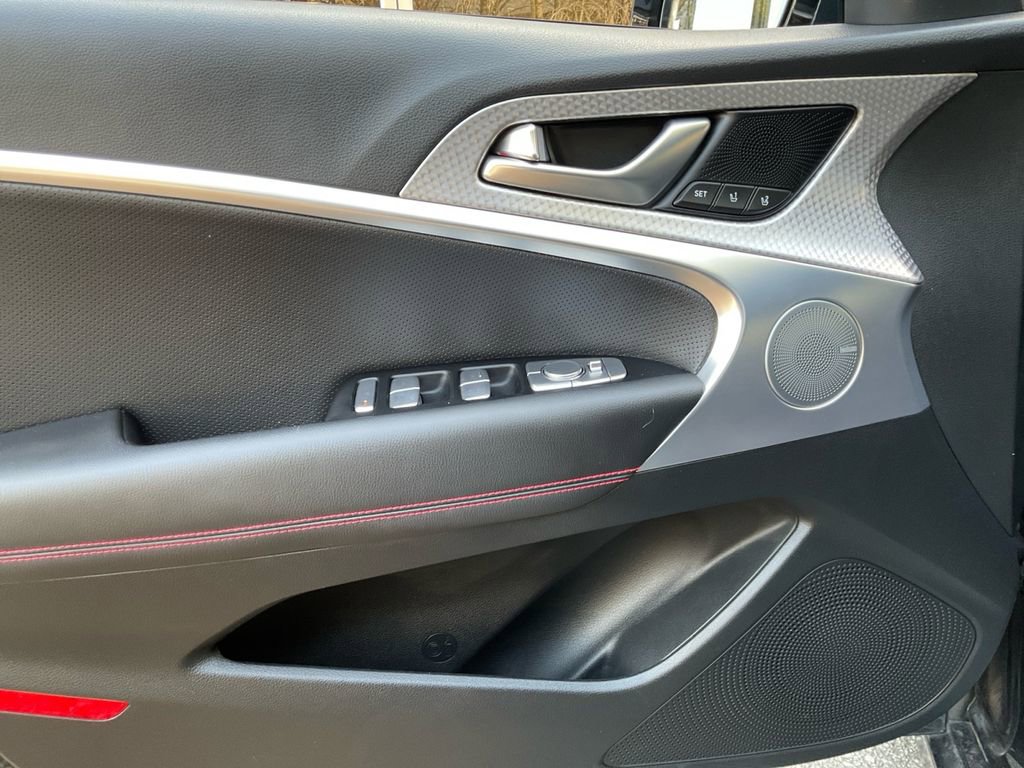 Used 2023 Genesis G70 2.0T w/ Sport Prestige Package image 31