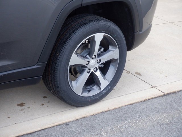 New 2025 Jeep Grand Cherokee Limited w/ Trailer Tow Package image 4