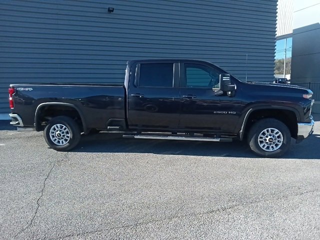 Used 2024 Chevrolet Silverado 2500 LT image 2