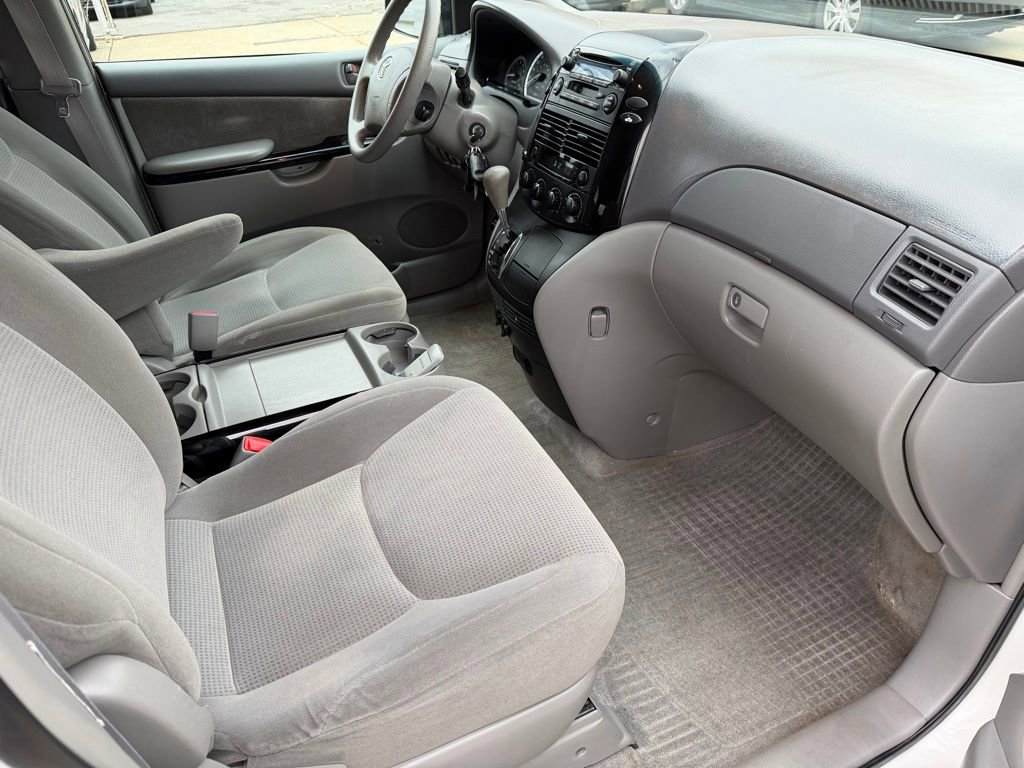 Used 2005 Toyota Sienna LE image 35