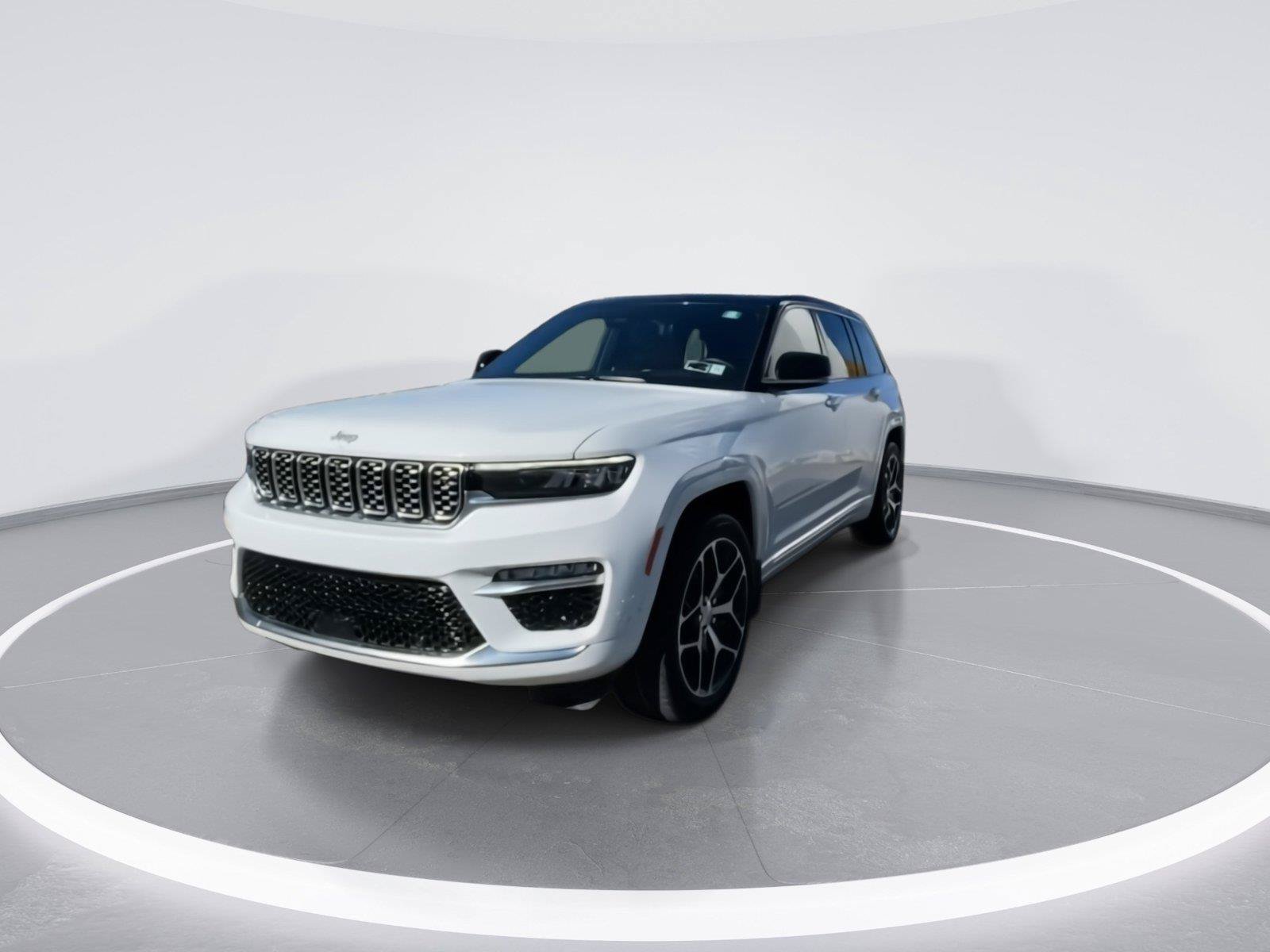 Used 2024 Jeep Grand Cherokee Summit AWD/4WD image 4