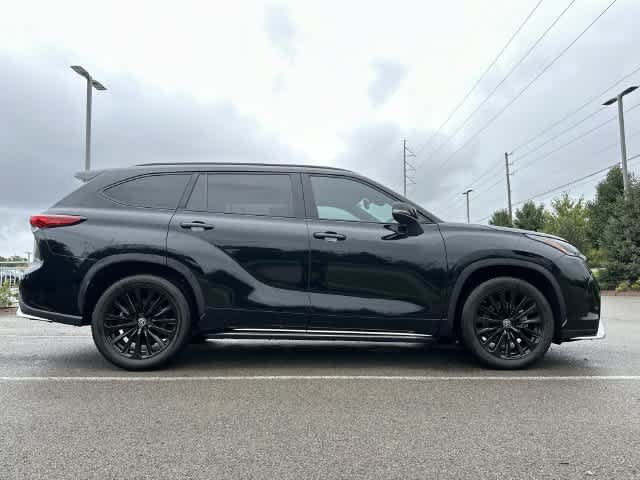 Used 2023 Toyota Highlander XSE FWD image 3