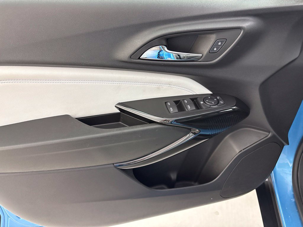 Used 2025 Chevrolet Trax LT FWD image 25