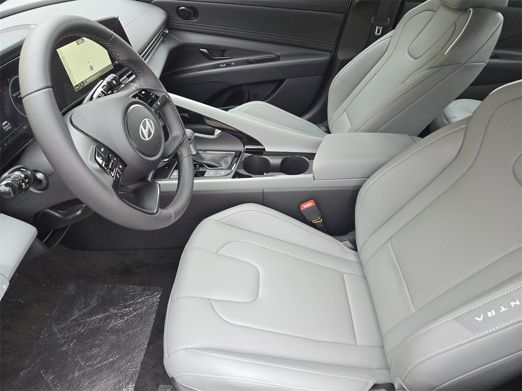 Used 2025 Hyundai Elantra Limited image 10