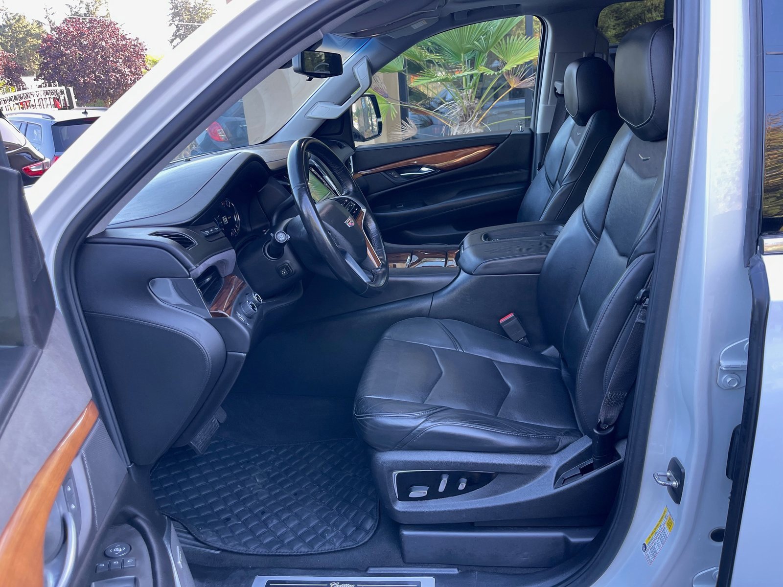 Used 2017 Cadillac Escalade Premium Luxury image 10