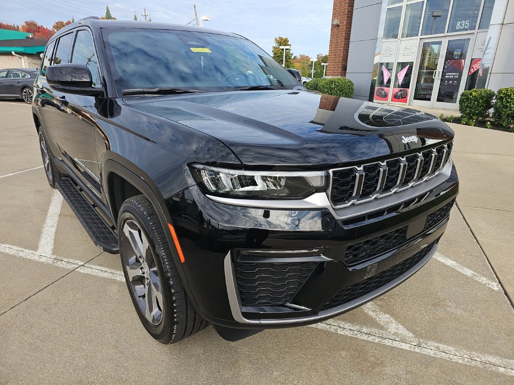 Used 2026 Jeep Grand Cherokee L Limited AWD/4WD image 3