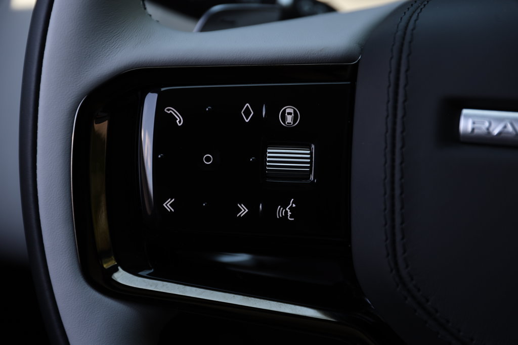 New 2026 Land Rover Range Rover Velar Dynamic SE AWD/4WD image 18