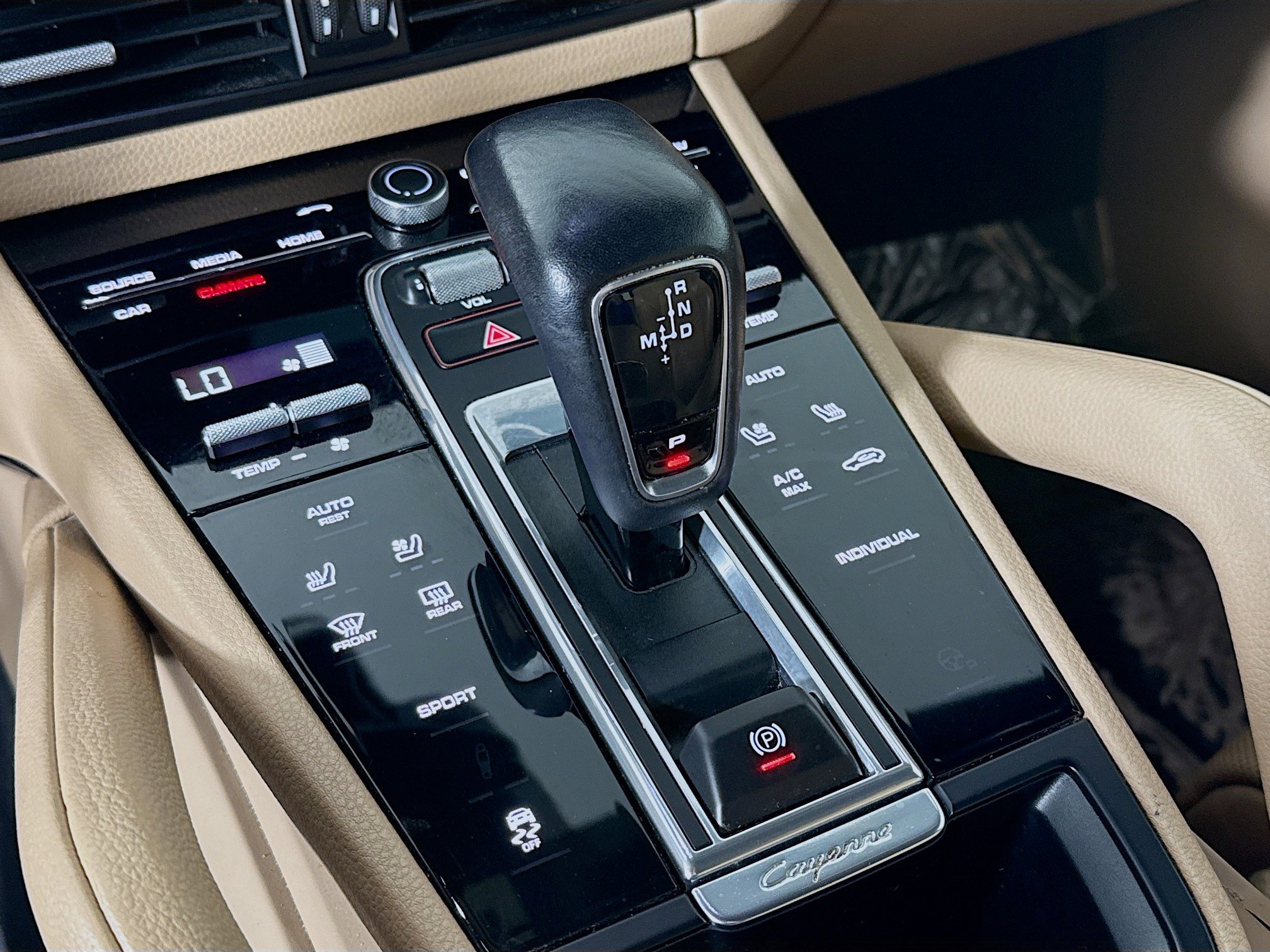 Used 2020 Porsche Cayenne image 18