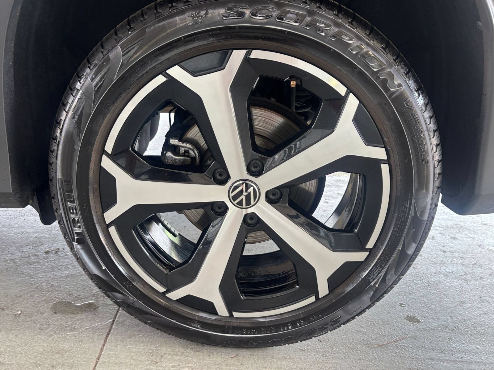 Used 2026 Volkswagen Tiguan SE AWD/4WD image 32