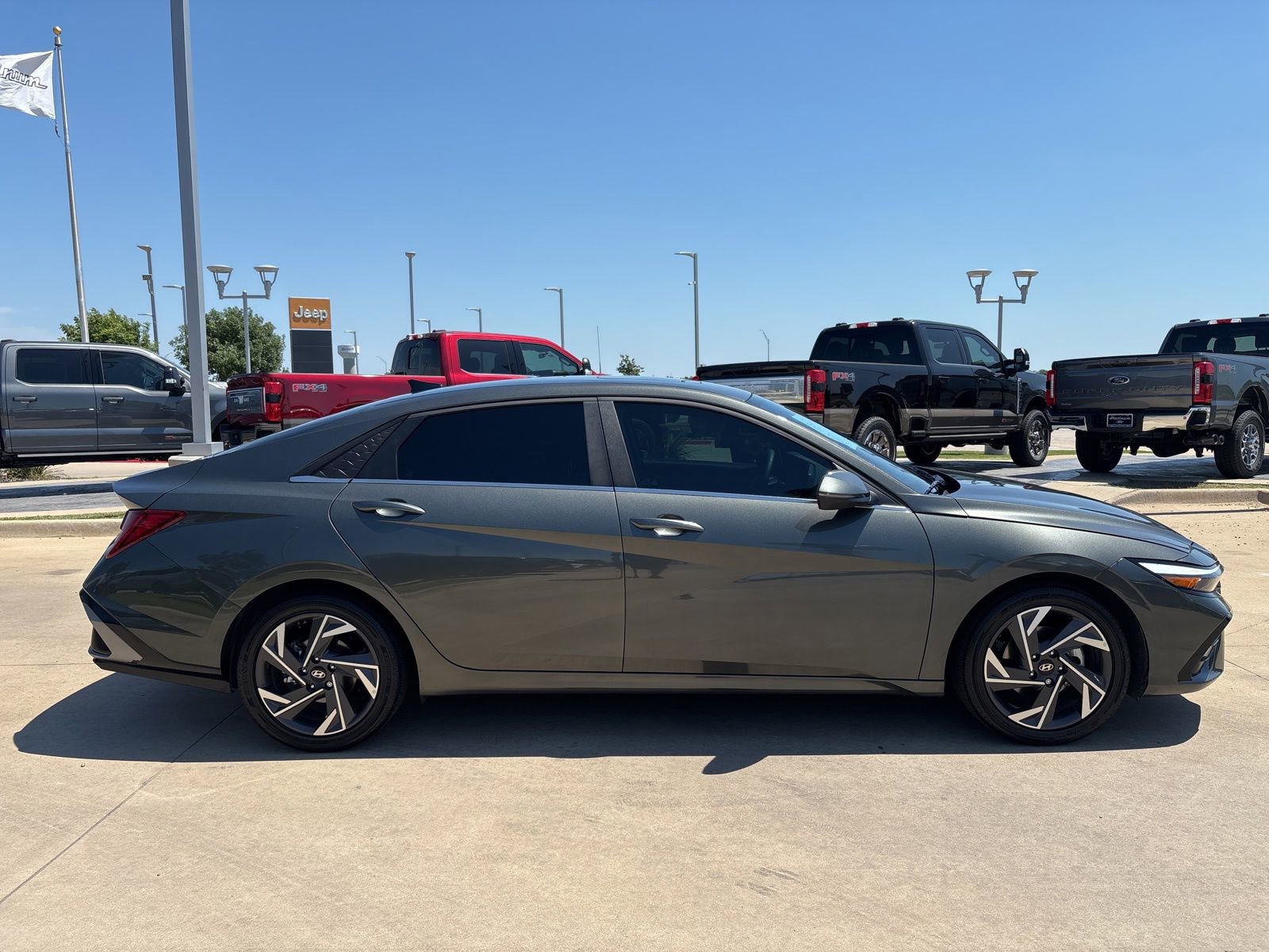 Used 2024 Hyundai Elantra Limited FWD image 7