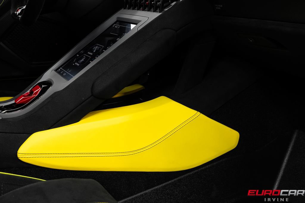 Used 2022 Lamborghini Huracan STO RWD image 39