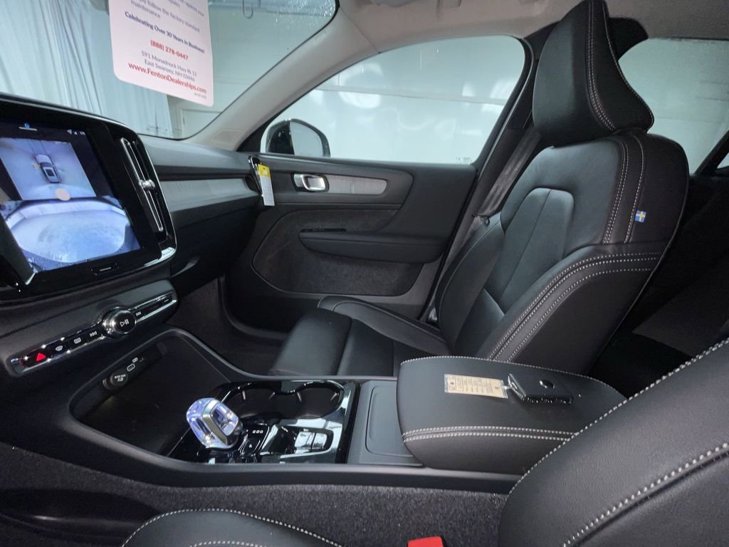 New 2026 Volvo XC40 B5 Plus w/ Protection Package Premier AWD/4WD image 4