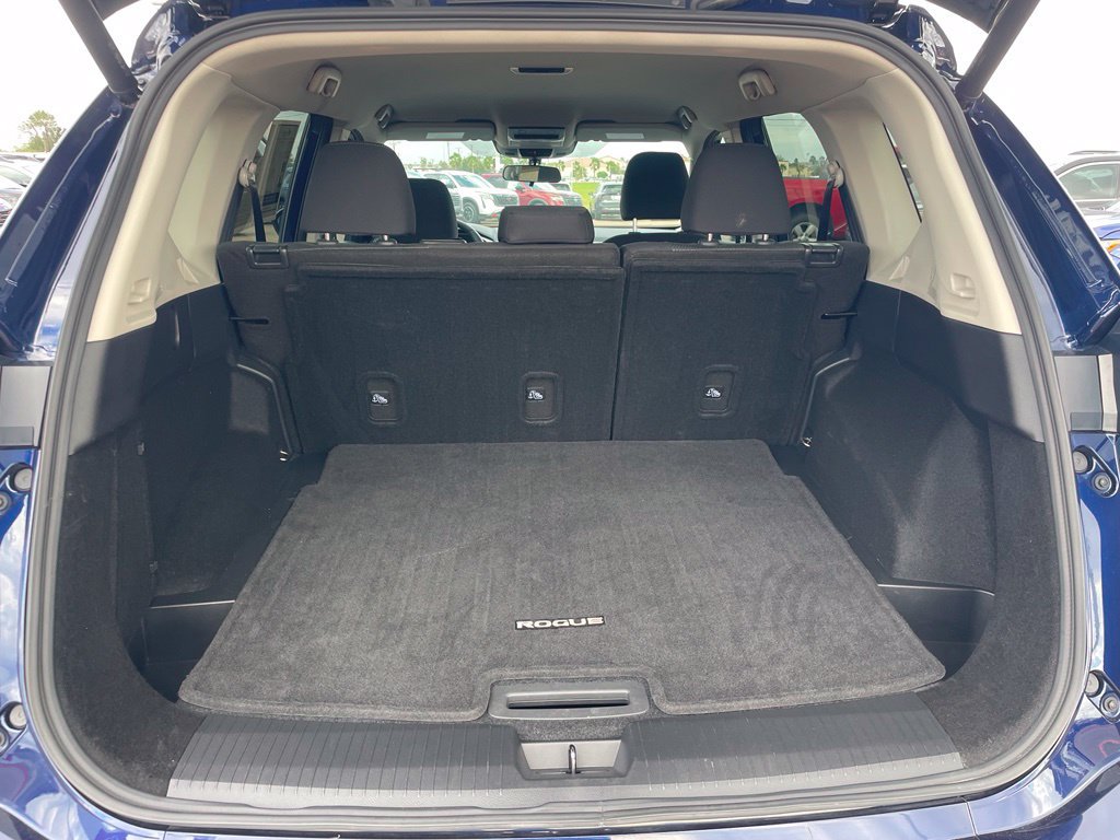 Certified 2026 Nissan Rogue SV FWD image 5