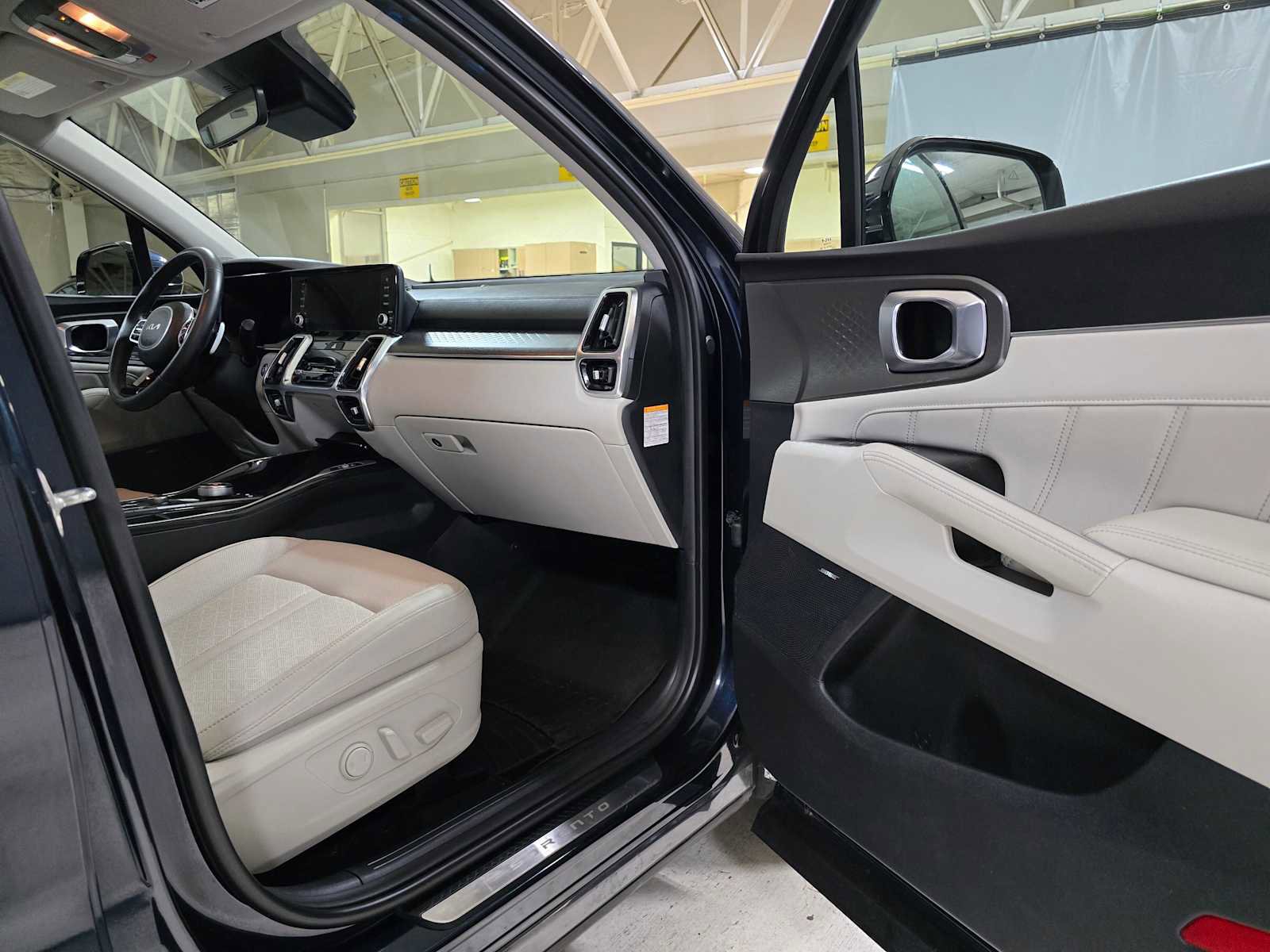 Used 2023 Kia Sorento SX Prestige image 13