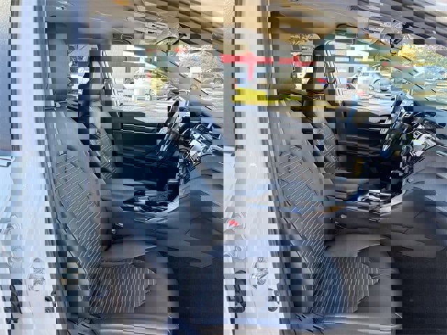 Used 2020 Toyota Camry SE image 26