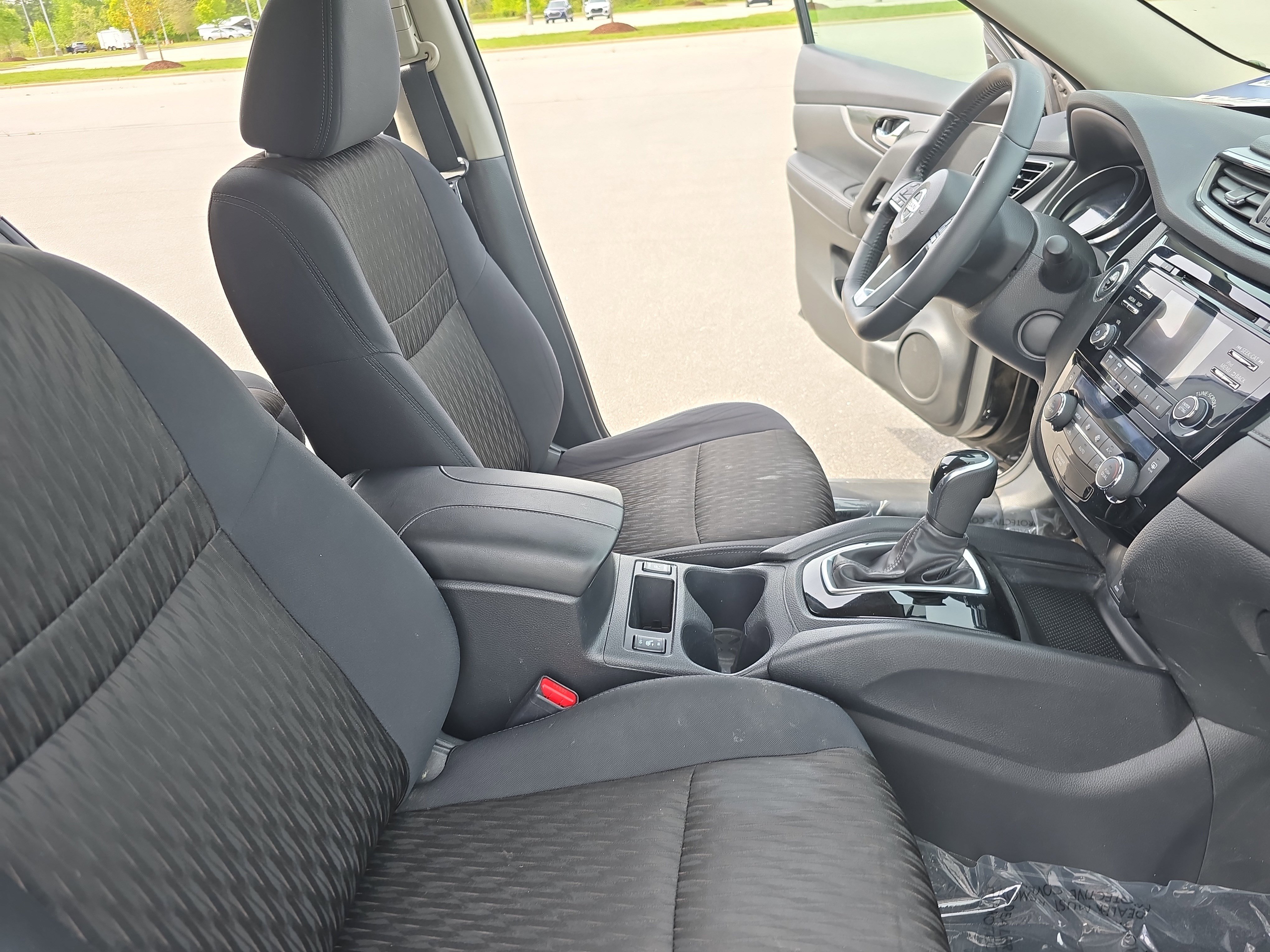 Used 2017 Nissan Rogue SV w/ Midnight Edition image 10