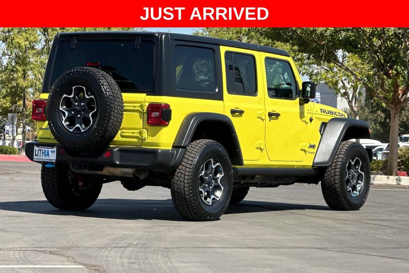 Used 2022 Jeep Wrangler Unlimited Rubicon 4xe w/ Cold Weather Group AWD/4WD image 2