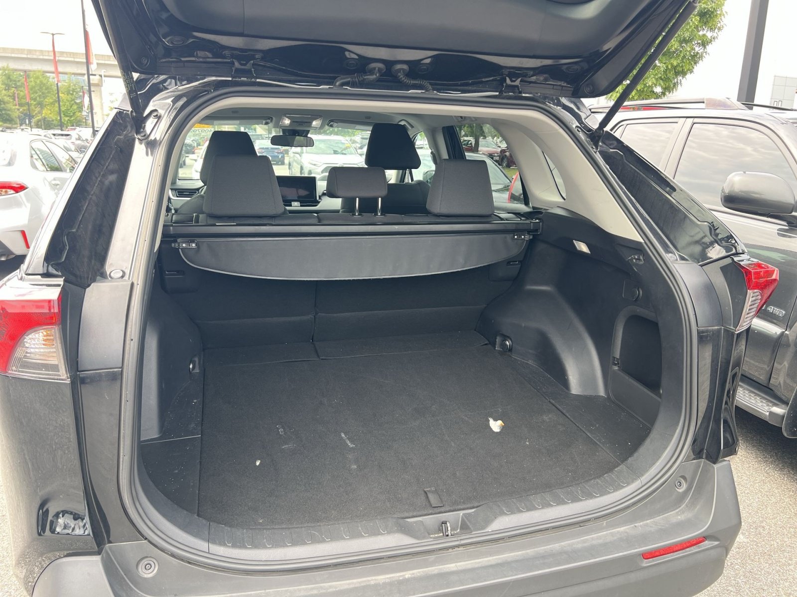 Used 2025 Toyota RAV4 XLE AWD/4WD image 23
