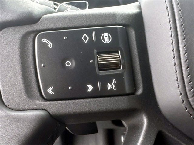 Used 2025 Land Rover Defender 110 image 27