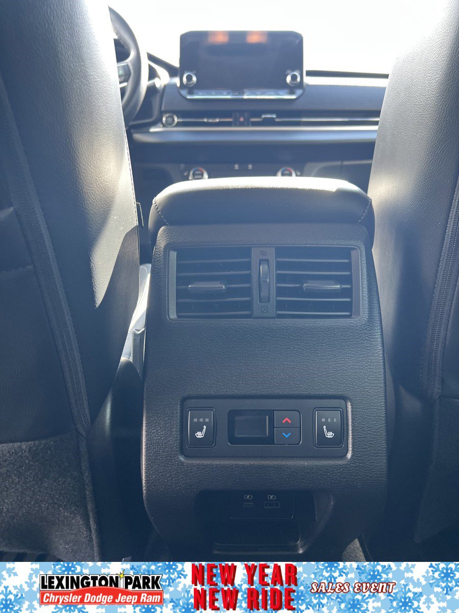 Used 2023 Mitsubishi Outlander SEL image 14