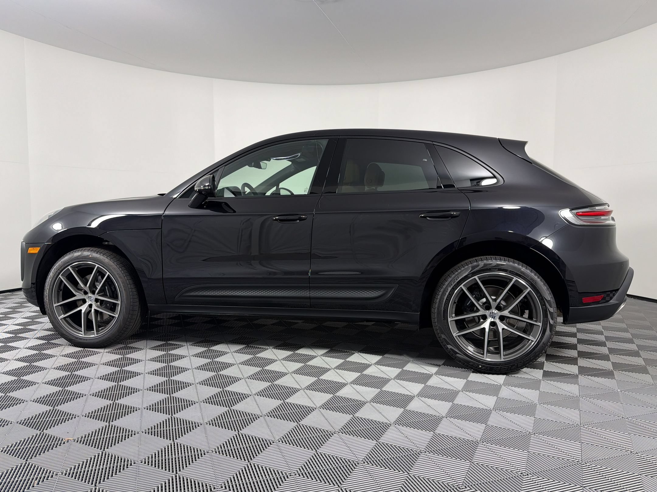 New 2026 Porsche Macan AWD/4WD image 2