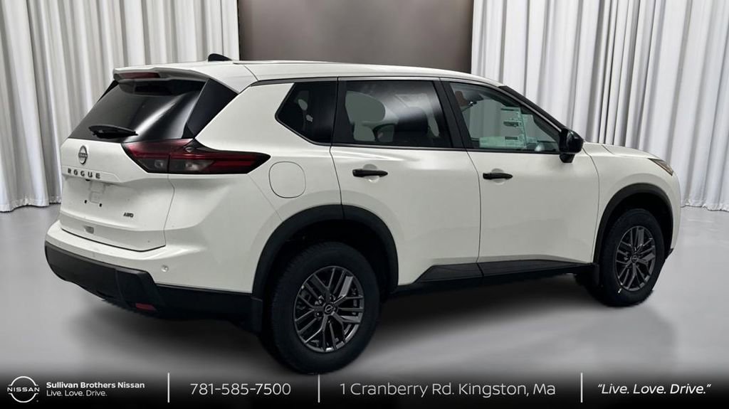 Used 2024 Nissan Rogue S image 5