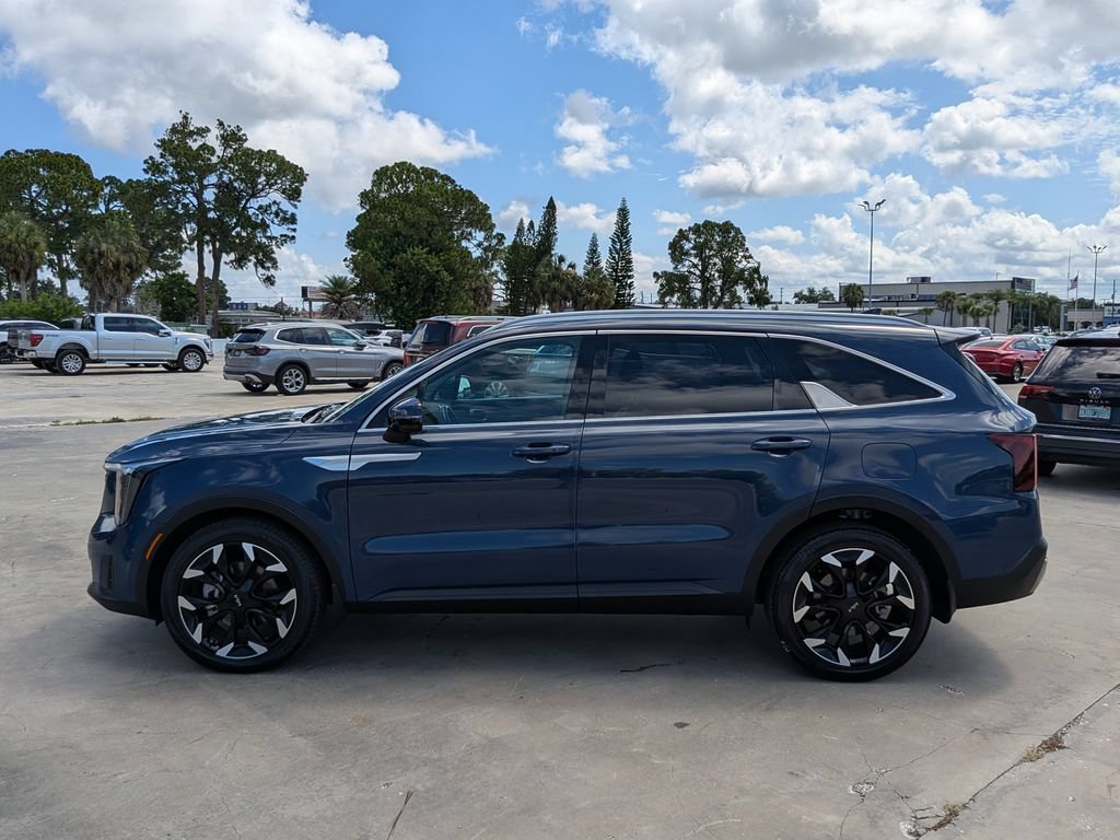Certified 2025 Kia Sorento EX w/ Panoramic Sunroof Package FWD image 5