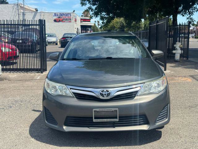 Used 2012 Toyota Camry LE image 2