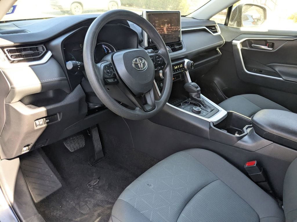 Used 2025 Toyota RAV4 XLE image 6