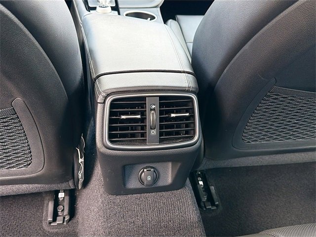 Used 2022 Genesis G70 2.0T image 24