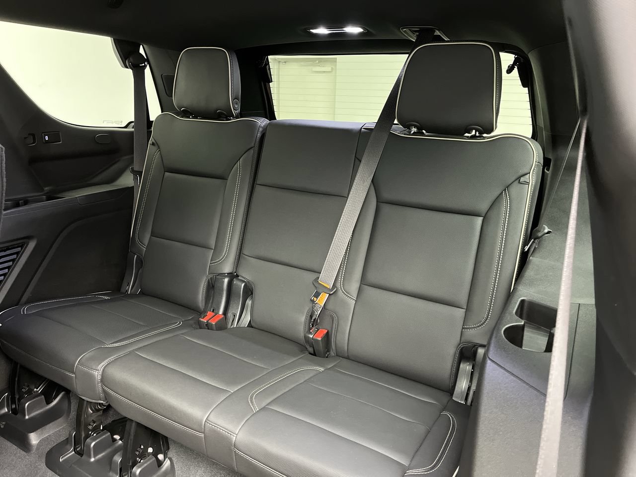 Certified 2022 GMC Yukon SLT w/ SLT Premium Package AWD/4WD image 15