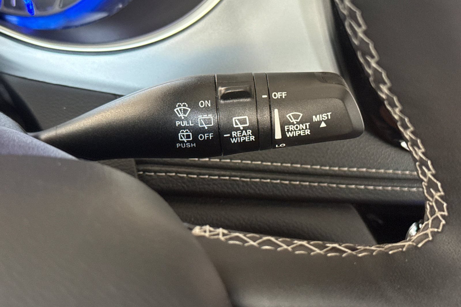 Used 2025 Chrysler Pacifica Limited FWD image 38