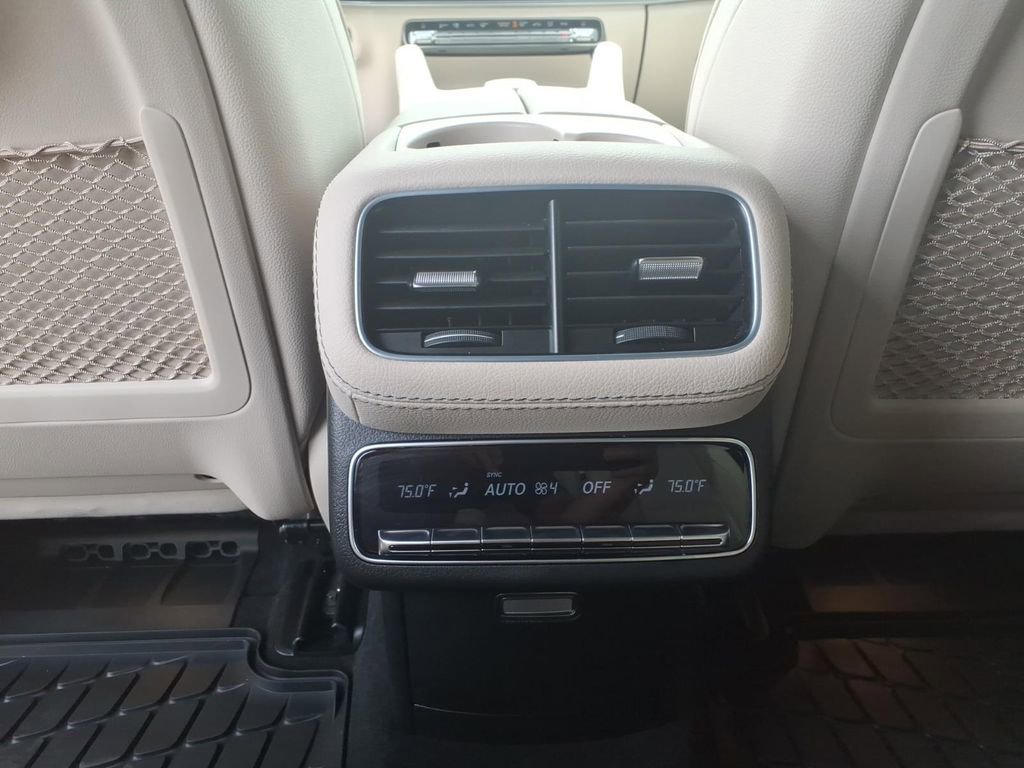 Used 2025 Mercedes-Benz GLS 450 4MATIC image 29