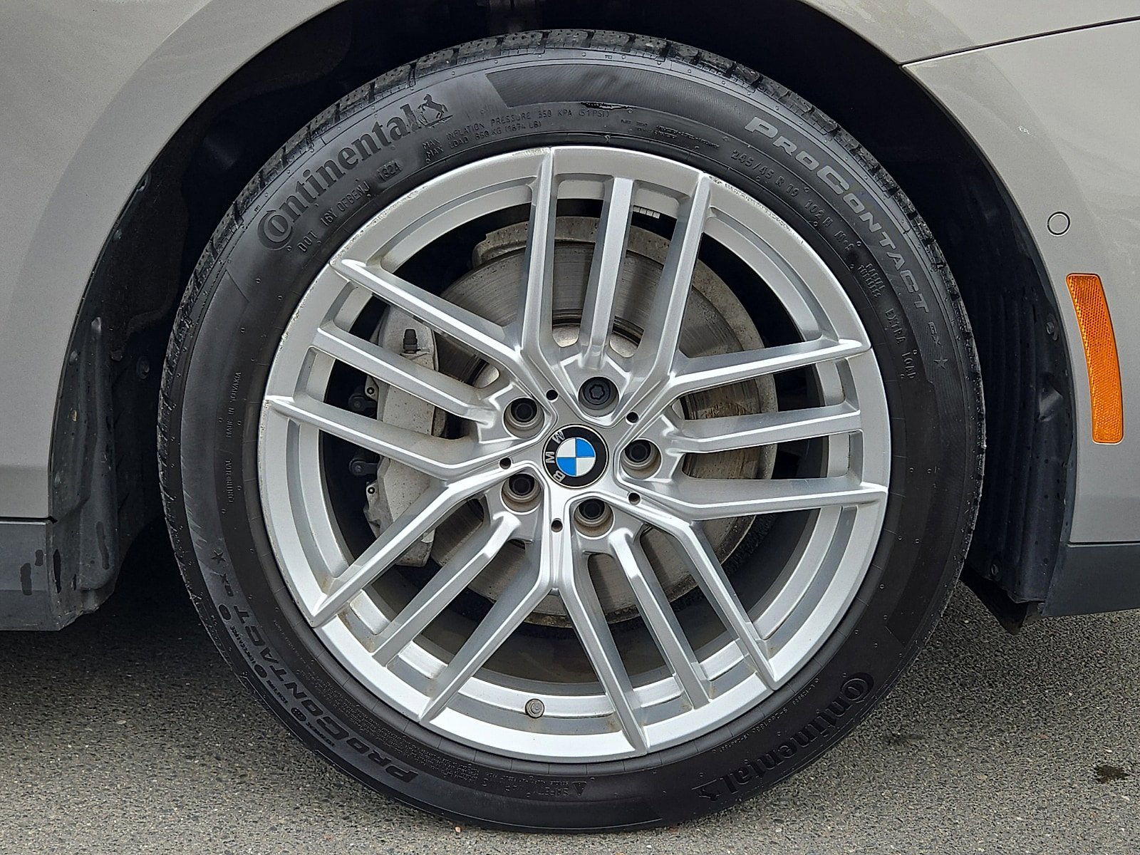 Used 2025 BMW 530i xDrive w/ Premium Package AWD/4WD image 8