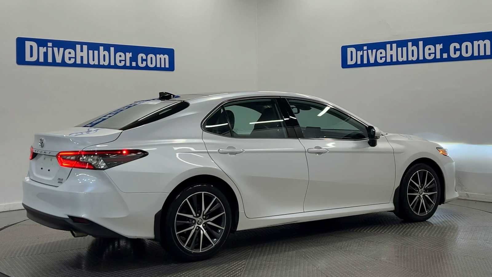 Used 2022 Toyota Camry XLE AWD/4WD image 8