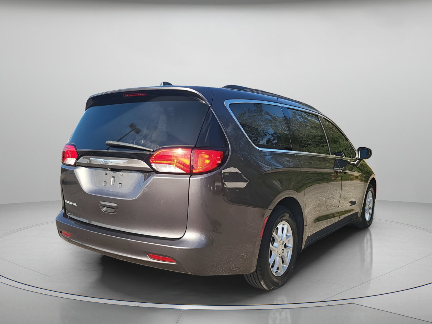 Used 2020 Chrysler Voyager Lxi image 3