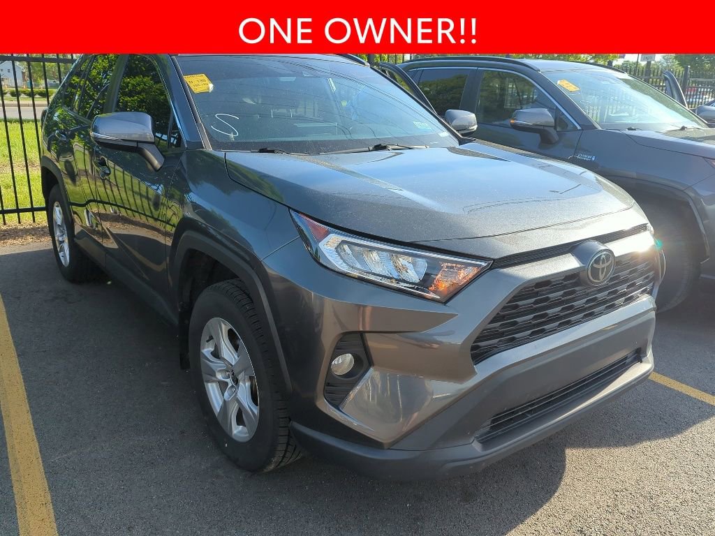 Used 2021 Toyota RAV4 XLE w/ Convenience Package FWD image 3