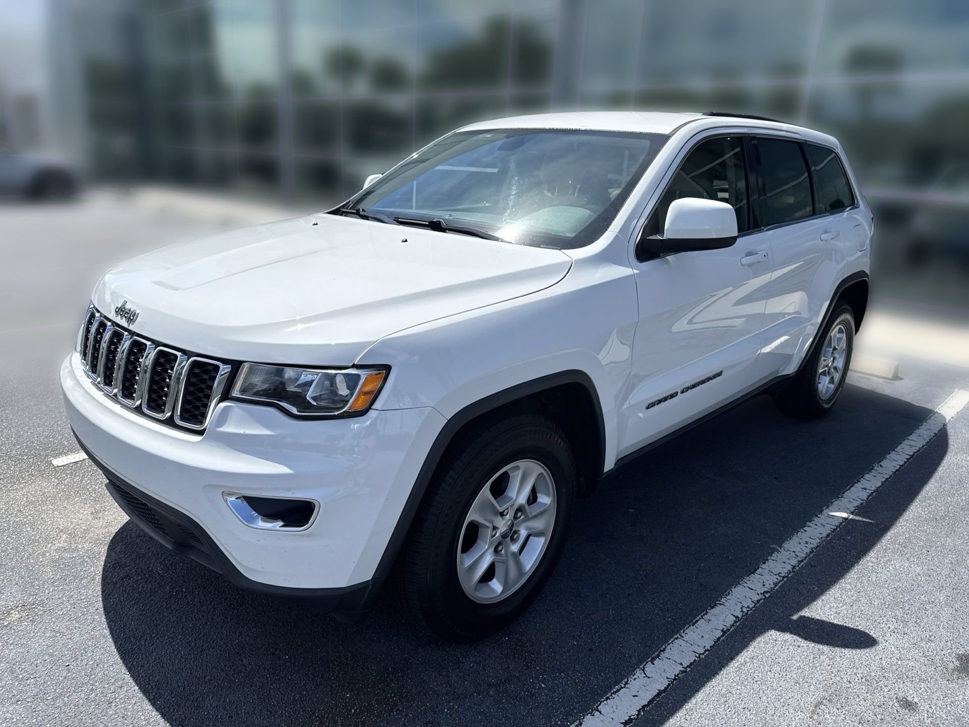 Used 2017 Jeep Grand Cherokee Laredo RWD image 9