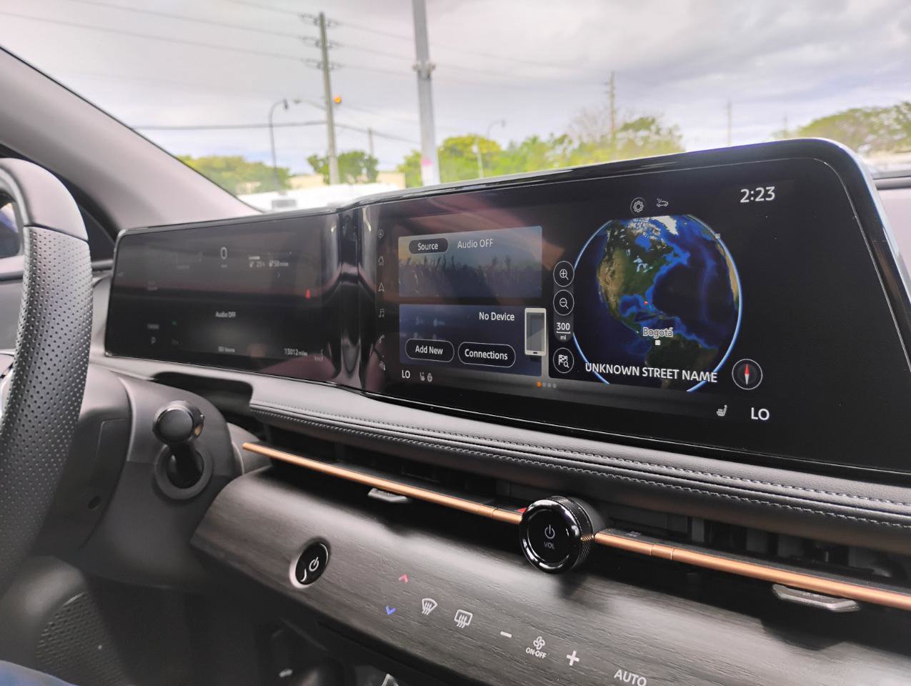 Used 2024 Nissan Ariya AWD image 36