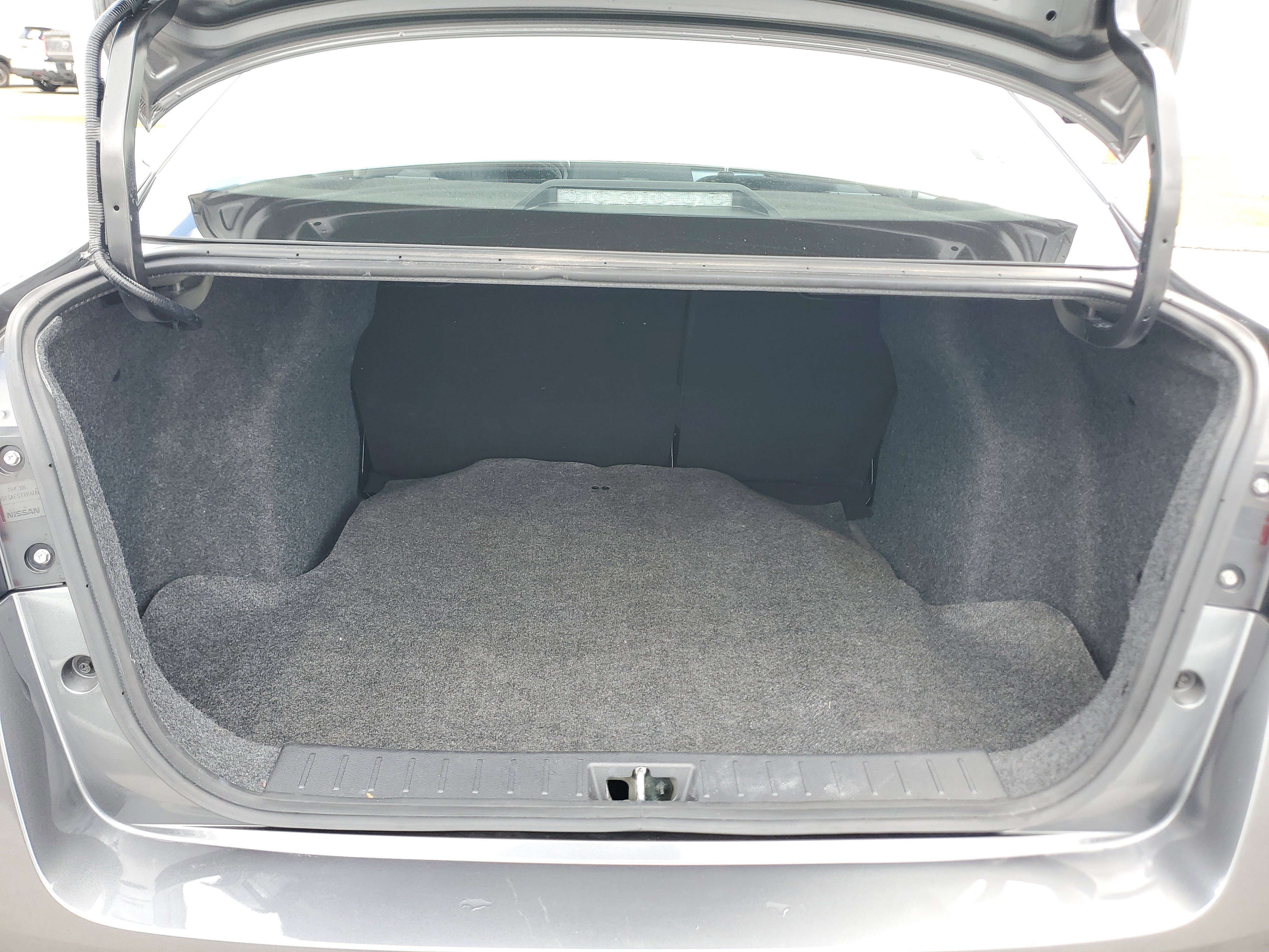 Used 2025 Nissan Versa SV image 28