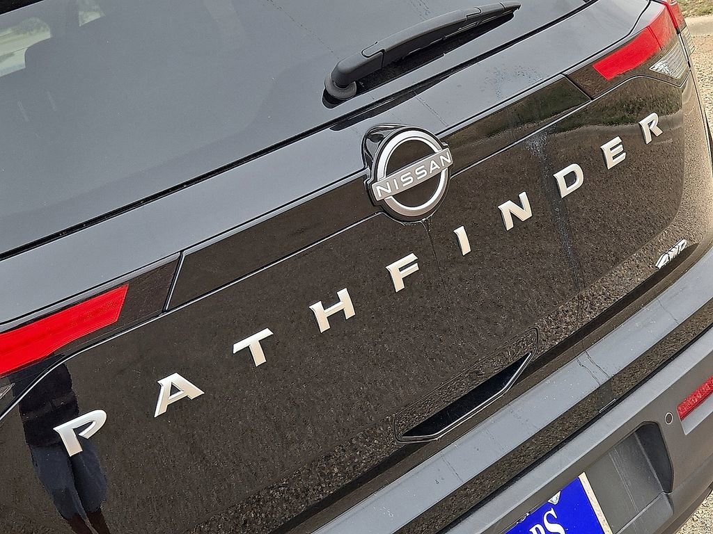Used 2025 Nissan Pathfinder SV AWD/4WD image 11