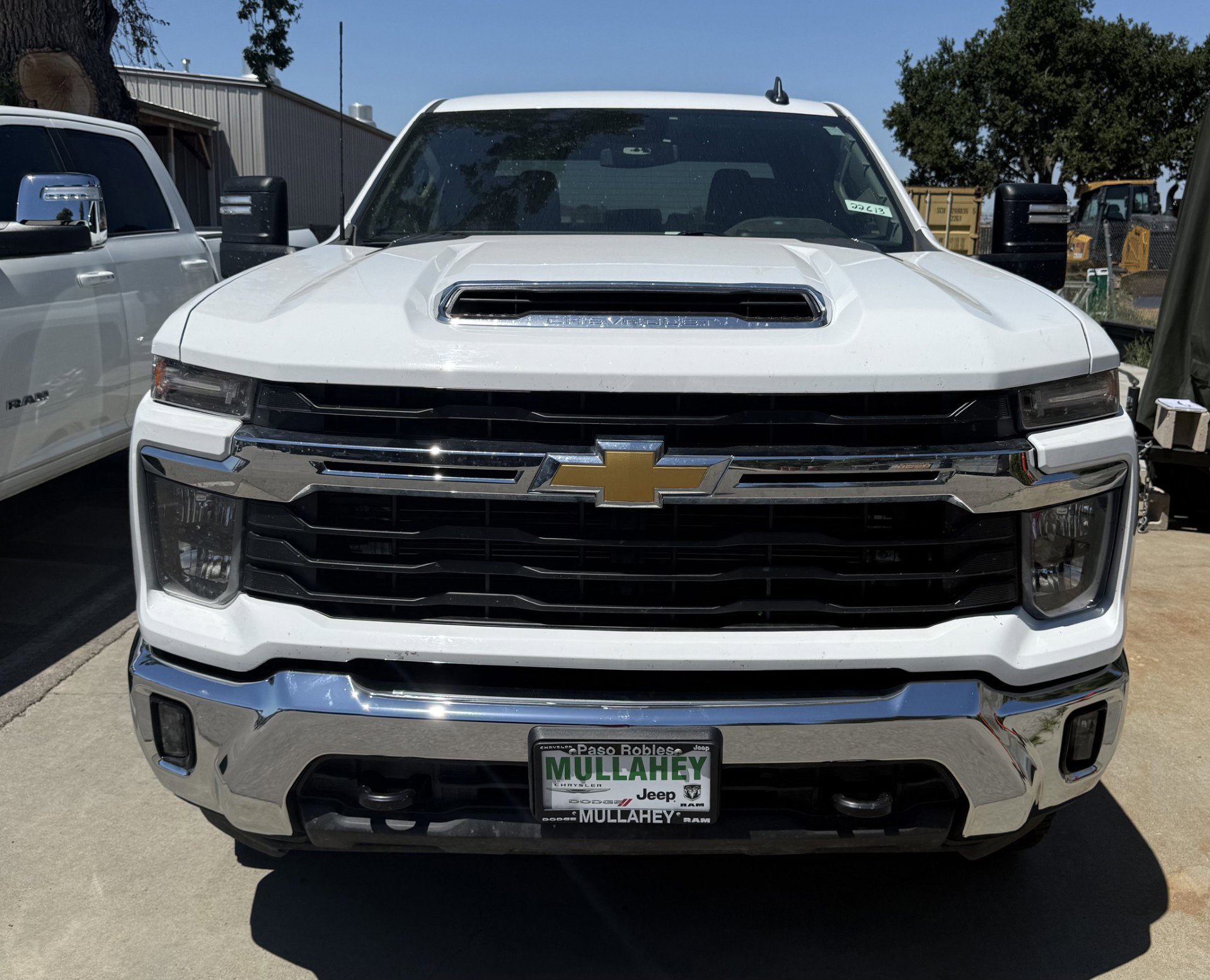 Used 2024 Chevrolet Silverado 2500 LT w/ Convenience Package AWD/4WD image 2
