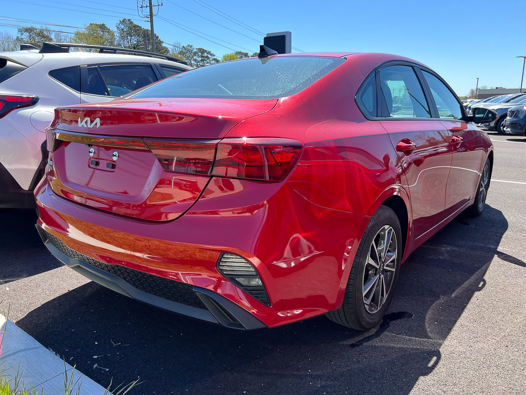 Used 2024 Kia Forte LXS w/ LXS Technology Package FWD image 4