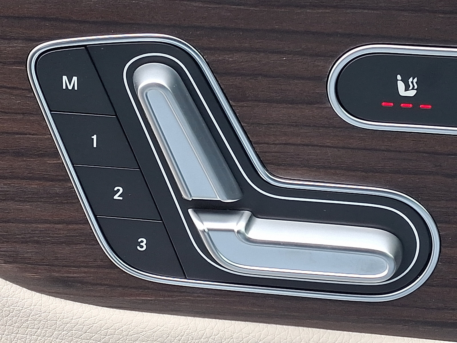 New 2026 Mercedes-Benz GLB 250 4MATIC image 21