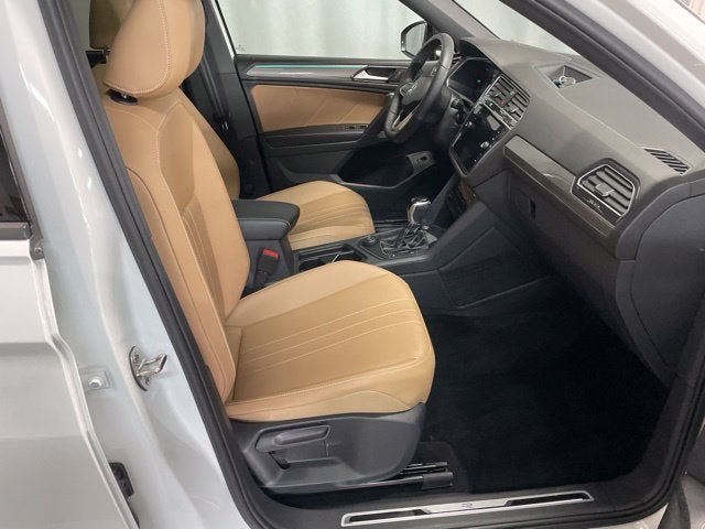 Certified 2024 Volkswagen Tiguan SE R-Line AWD/4WD image 4