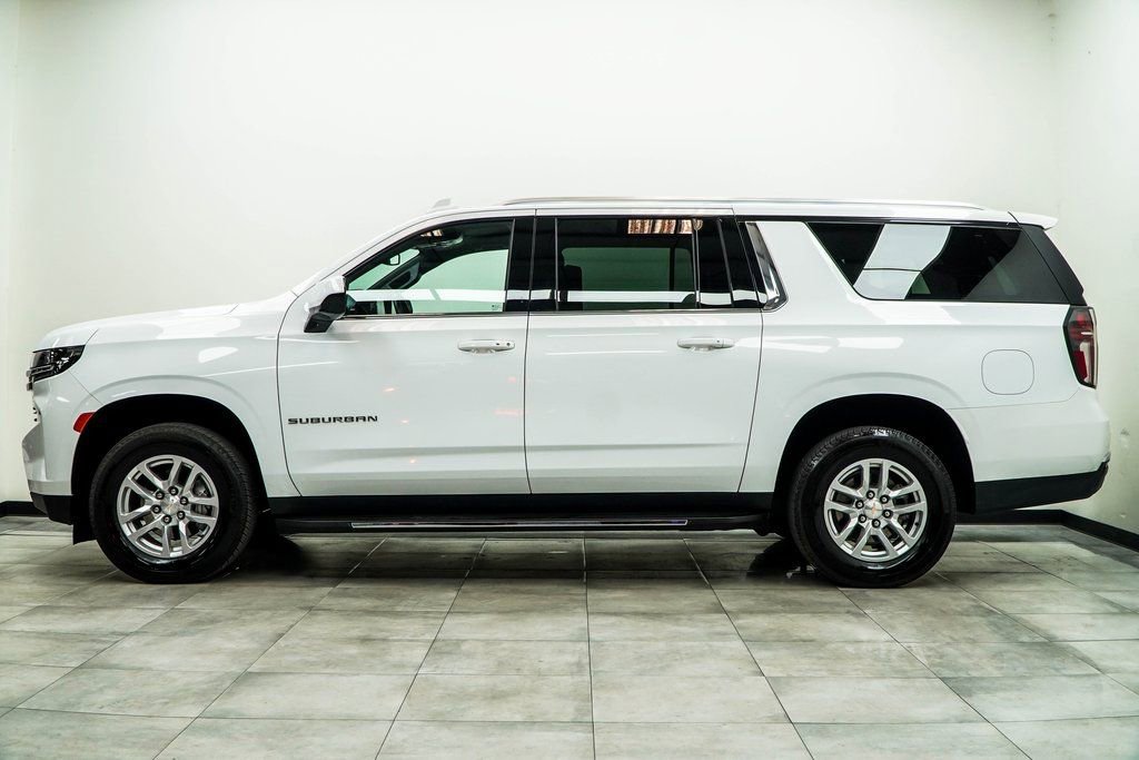 Used 2024 Chevrolet Suburban LT RWD image 8